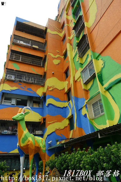 【高雄。苓雅】衛武營彩繪社區。衛武迷迷村。整個社區就是巨人的美術館