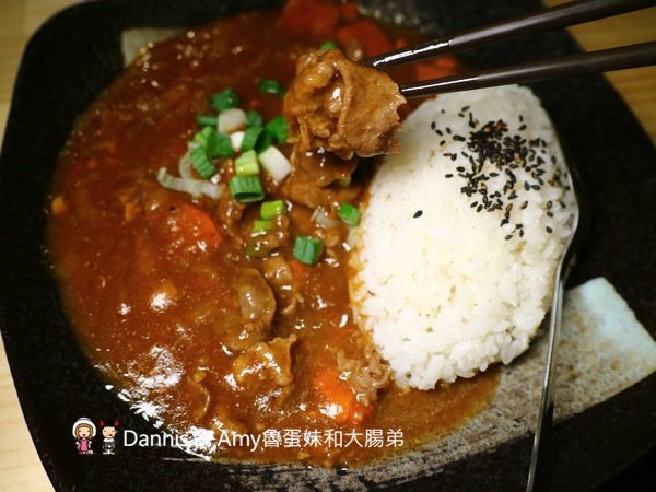 《新竹深夜美食》新竹開到凌晨的茶街。午餐晚餐宵夜一次滿足。平價蕃茄牛肉麵。手工水餃。泡沫紅茶招牌奶茶。聊天聚會包場好選擇︱影片