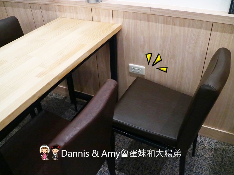 《新竹深夜美食》新竹開到凌晨的茶街。午餐晚餐宵夜一次滿足。平價蕃茄牛肉麵。手工水餃。泡沫紅茶招牌奶茶。聊天聚會包場好選擇︱影片