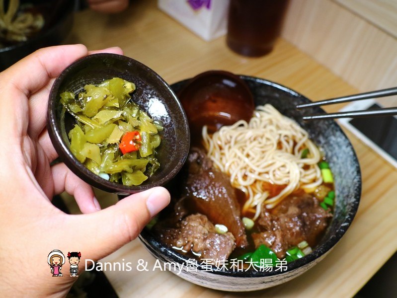 《新竹深夜美食》新竹開到凌晨的茶街。午餐晚餐宵夜一次滿足。平價蕃茄牛肉麵。手工水餃。泡沫紅茶招牌奶茶。聊天聚會包場好選擇︱影片