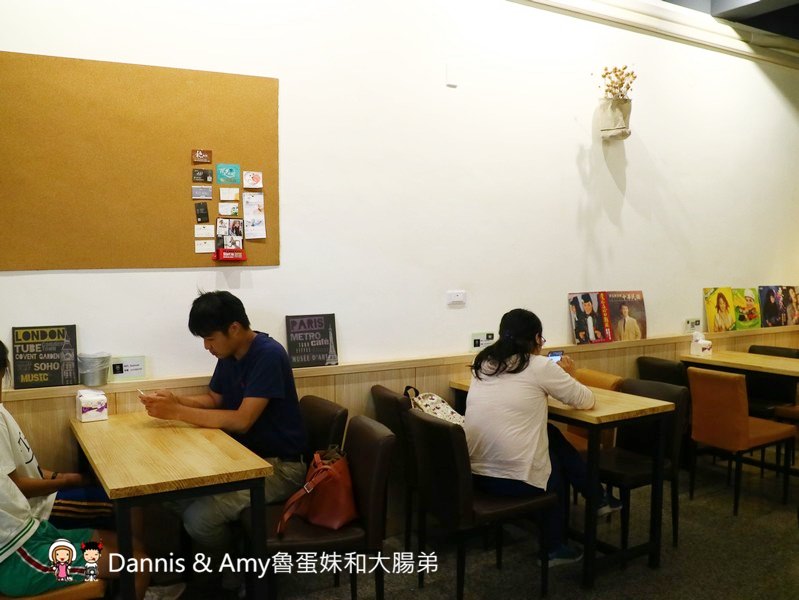 《新竹深夜美食》新竹開到凌晨的茶街。午餐晚餐宵夜一次滿足。平價蕃茄牛肉麵。手工水餃。泡沫紅茶招牌奶茶。聊天聚會包場好選擇︱影片