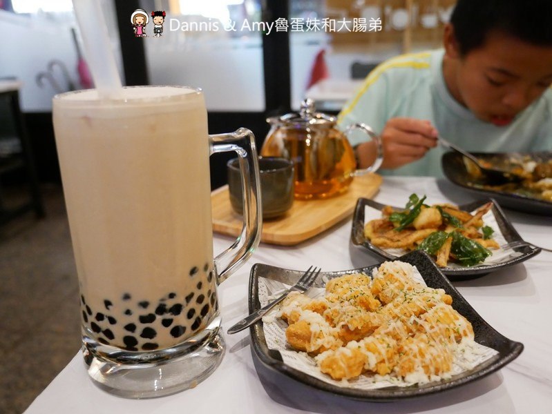 《新竹開到凌晨的店推薦》茶街複合式飲食店。從晚餐賣到宵夜。深夜牛肉麵x手工水餃x珍珠奶茶終於開賣啦!︱跨年包場聚餐超適合(影片) 《新竹開到凌晨的店推薦》茶街複合式飲食店。從晚餐賣到宵夜。深夜牛肉麵x手工水餃x珍珠奶茶終於開賣啦!︱跨年包場聚餐超適合(影片)