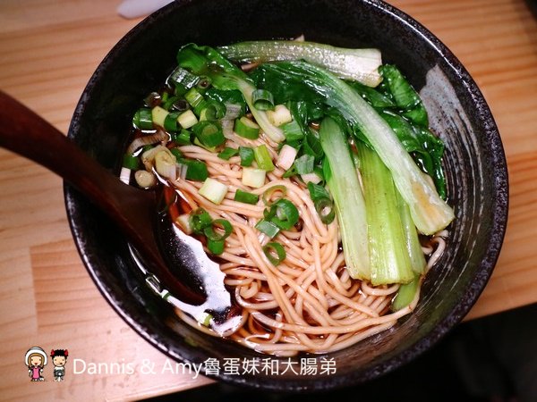 《新竹深夜美食》新竹開到凌晨的茶街。午餐晚餐宵夜一次滿足。平價蕃茄牛肉麵。手工水餃。泡沫紅茶招牌奶茶。聊天聚會包場好選擇︱影片