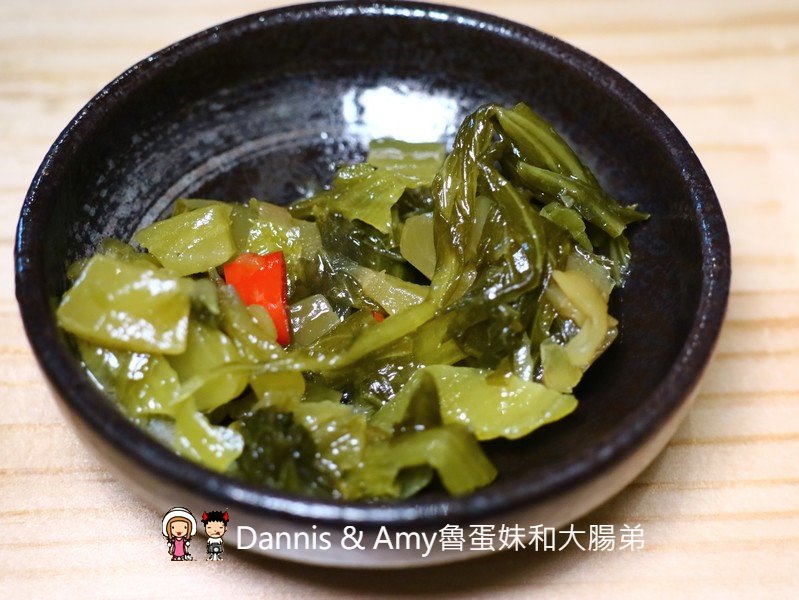 《新竹深夜美食》新竹開到凌晨的茶街。午餐晚餐宵夜一次滿足。平價蕃茄牛肉麵。手工水餃。泡沫紅茶招牌奶茶。聊天聚會包場好選擇︱影片