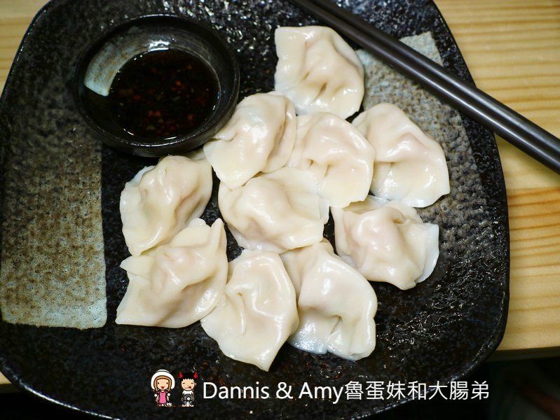 《新竹深夜美食》新竹開到凌晨的茶街。午餐晚餐宵夜一次滿足。平價蕃茄牛肉麵。手工水餃。泡沫紅茶招牌奶茶。聊天聚會包場好選擇︱影片