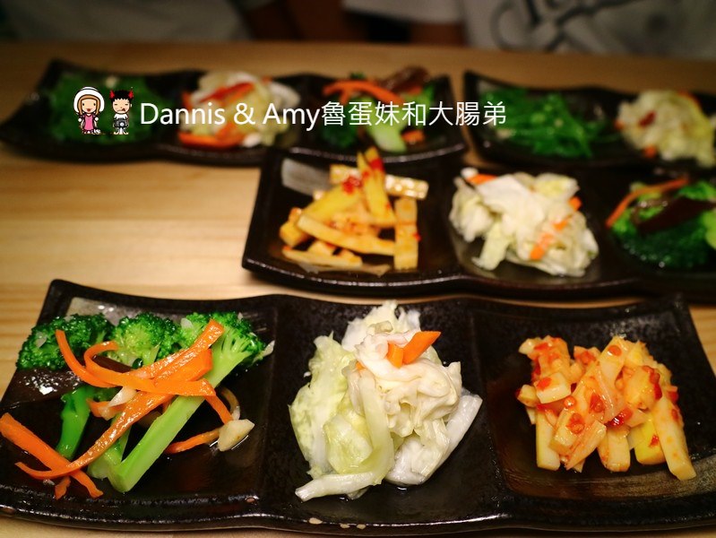 《新竹深夜美食》新竹開到凌晨的茶街。午餐晚餐宵夜一次滿足。平價蕃茄牛肉麵。手工水餃。泡沫紅茶招牌奶茶。聊天聚會包場好選擇︱影片