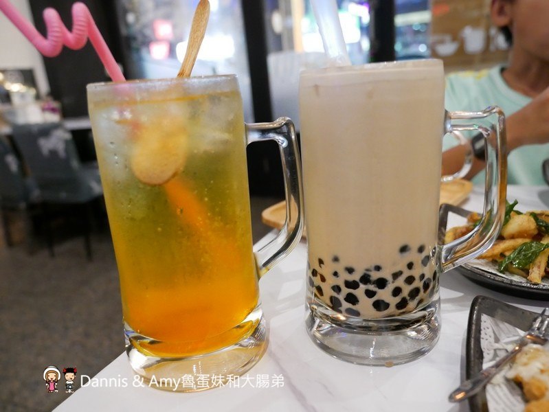 《新竹開到凌晨的店推薦》茶街複合式飲食店。從晚餐賣到宵夜。深夜牛肉麵x手工水餃x珍珠奶茶終於開賣啦!︱跨年包場聚餐超適合(影片) 《新竹開到凌晨的店推薦》茶街複合式飲食店。從晚餐賣到宵夜。深夜牛肉麵x手工水餃x珍珠奶茶終於開賣啦!︱跨年包場聚餐超適合(影片)