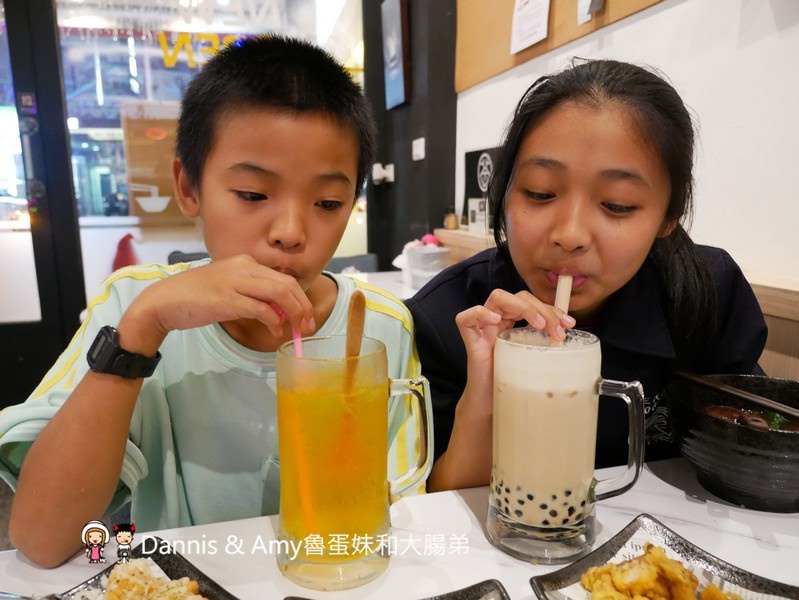 《新竹開到凌晨的店推薦》茶街複合式飲食店。從晚餐賣到宵夜。深夜牛肉麵x手工水餃x珍珠奶茶終於開賣啦!︱跨年包場聚餐超適合(影片) 《新竹開到凌晨的店推薦》茶街複合式飲食店。從晚餐賣到宵夜。深夜牛肉麵x手工水餃x珍珠奶茶終於開賣啦!︱跨年包場聚餐超適合(影片)