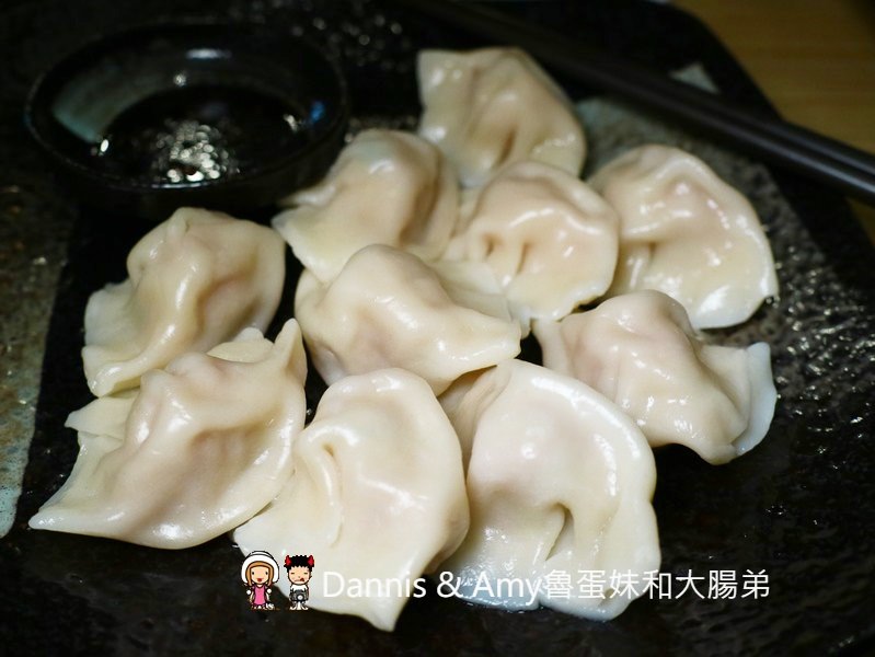 《新竹深夜美食》新竹開到凌晨的茶街。午餐晚餐宵夜一次滿足。平價蕃茄牛肉麵。手工水餃。泡沫紅茶招牌奶茶。聊天聚會包場好選擇︱影片