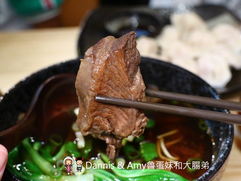 《新竹深夜美食》新竹開到凌晨的茶街。午餐晚餐宵夜一次滿足。平價蕃茄牛肉麵。手工水餃。泡沫紅茶招牌奶茶。聊天聚會包場好選擇︱影片