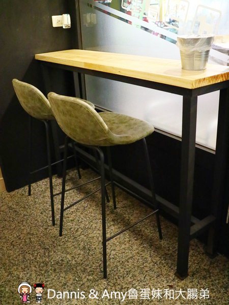 《新竹深夜美食》新竹開到凌晨的茶街。午餐晚餐宵夜一次滿足。平價蕃茄牛肉麵。手工水餃。泡沫紅茶招牌奶茶。聊天聚會包場好選擇︱影片