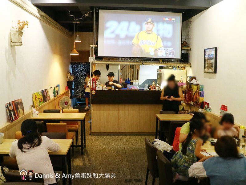 《新竹深夜美食》新竹開到凌晨的茶街。午餐晚餐宵夜一次滿足。平價蕃茄牛肉麵。手工水餃。泡沫紅茶招牌奶茶。聊天聚會包場好選擇︱影片