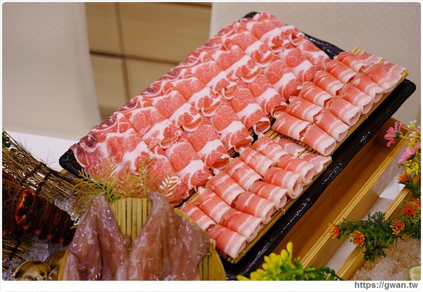 台中超狂屠龍到你家，客製化海鮮服務，一通電話在家吃屠龍大餐！