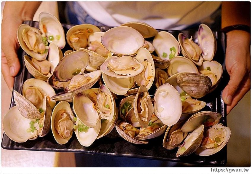 台中超狂牛奶貝火鍋來囉～重達18斤、比人還高，拳頭大牛奶貝吃到翻一人只要300多！ - 吃關關