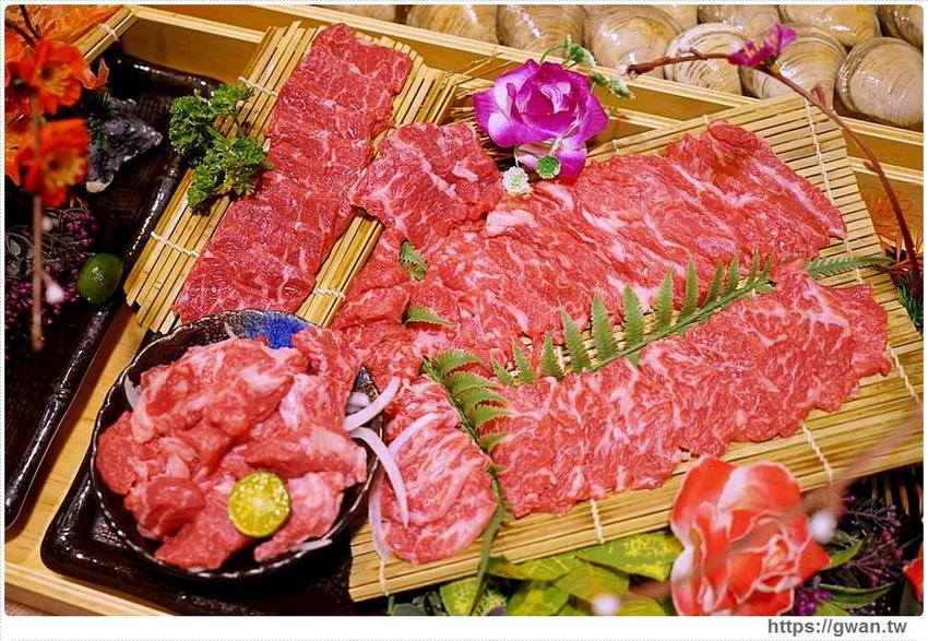 台中超狂牛奶貝火鍋來囉～重達18斤、比人還高，拳頭大牛奶貝吃到翻一人只要300多！ - 吃關關