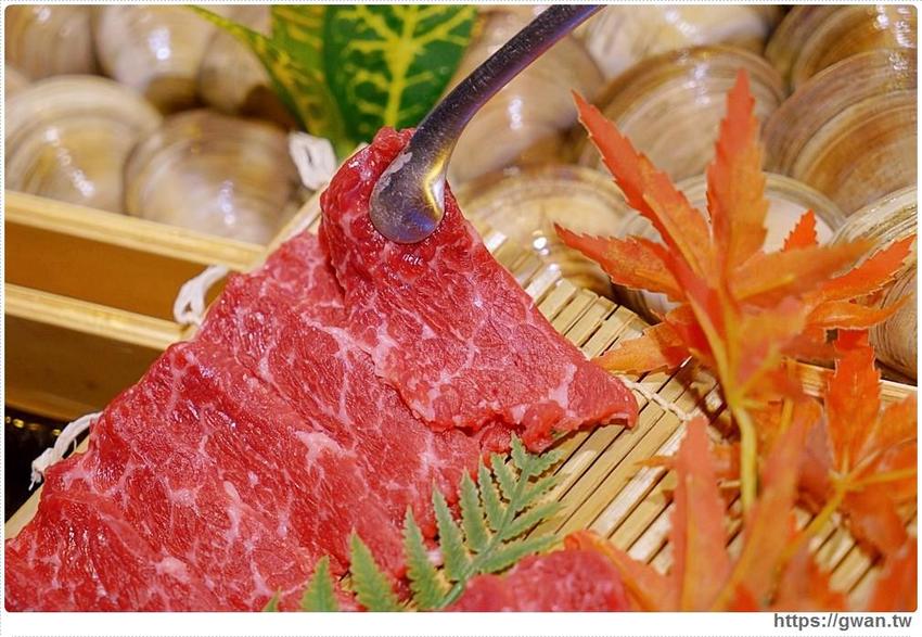 台中超狂牛奶貝火鍋來囉～重達18斤、比人還高，拳頭大牛奶貝吃到翻一人只要300多！ - 吃關關