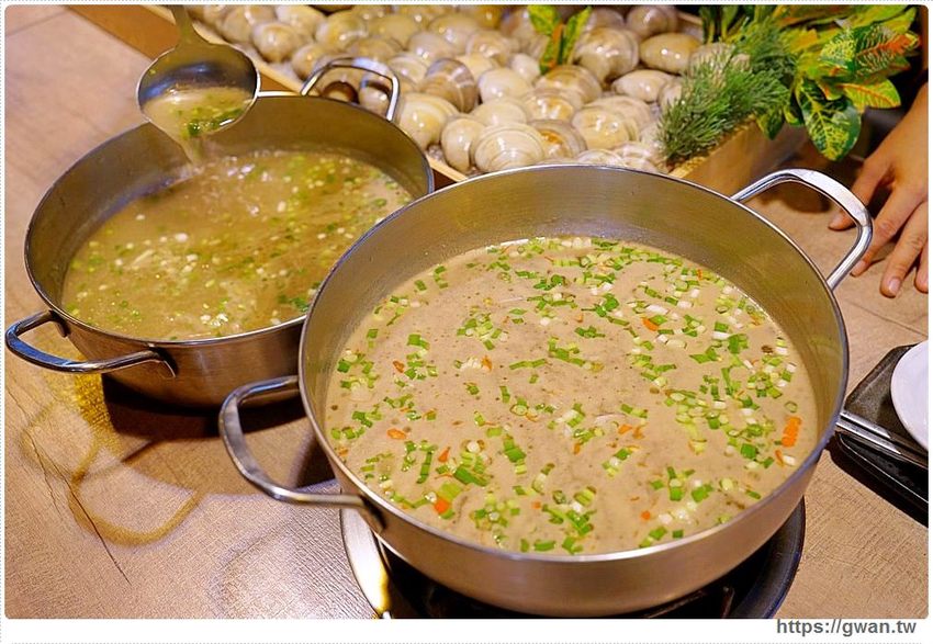 台中超狂牛奶貝火鍋來囉～重達18斤、比人還高，拳頭大牛奶貝吃到翻一人只要300多！ - 吃關關