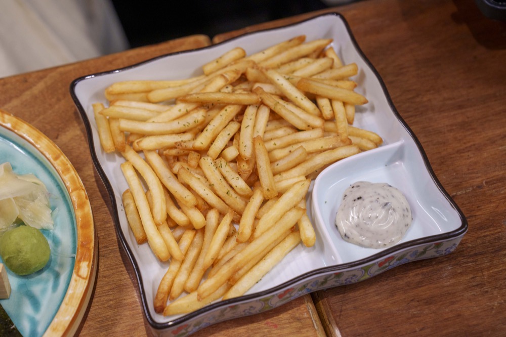 一氣水產居酒屋｜海味鮮度爆棚～串燒平均價格百元以內，下班放鬆聚會秘密基地 · 算命的說我很愛吃