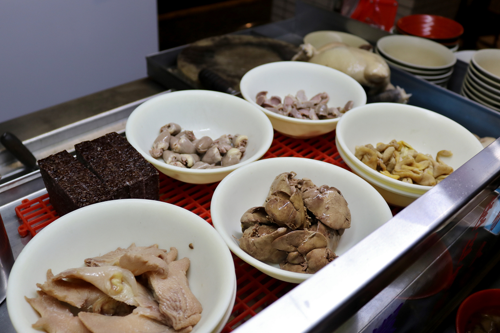 台北｜萬華美食 康定路麻油雞 當歸豬腳 近龍山寺小吃推薦！ - 奇奇一起玩樂趣