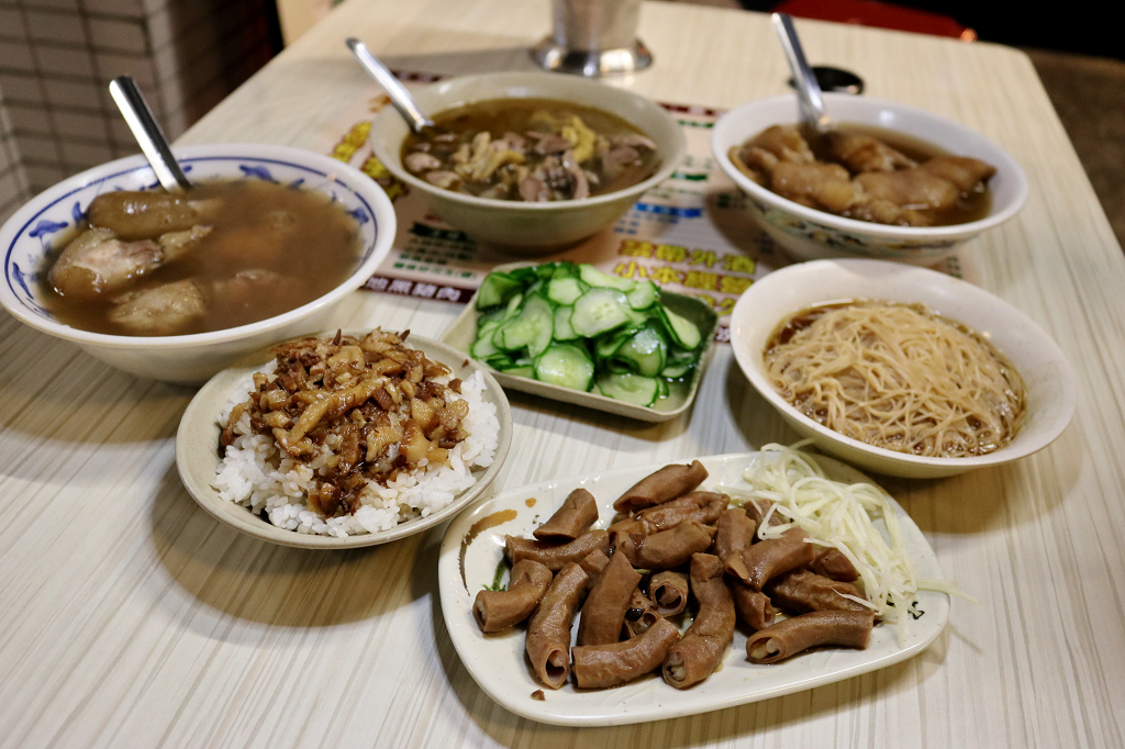台北｜萬華美食 康定路麻油雞 當歸豬腳 近龍山寺小吃推薦！ - 奇奇一起玩樂趣