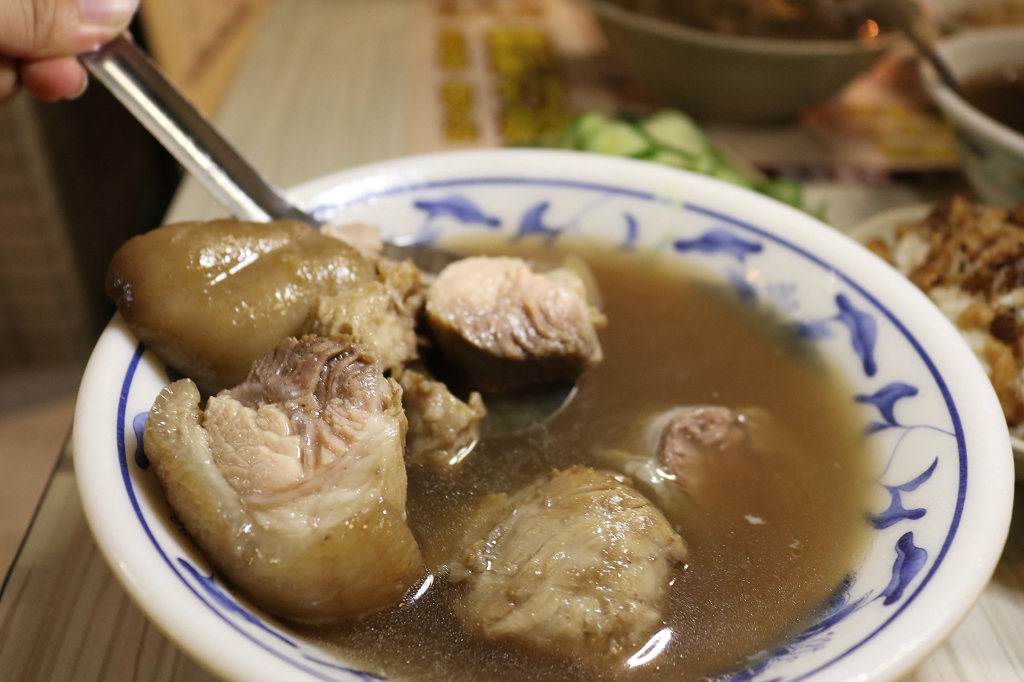 台北｜萬華美食 康定路麻油雞 當歸豬腳 近龍山寺小吃推薦！ - 奇奇一起玩樂趣