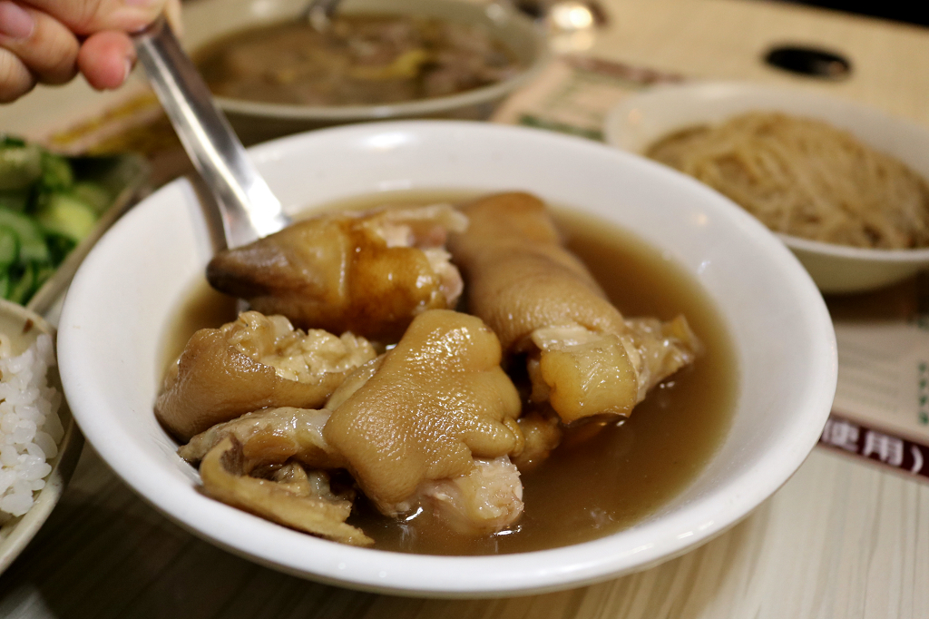 台北｜萬華美食 康定路麻油雞 當歸豬腳 近龍山寺小吃推薦！ - 奇奇一起玩樂趣