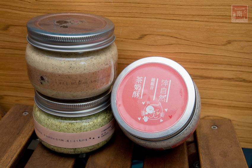 【台南東區】銅板價茶奶酥吐司麵包｜手沖無農藥茶飲｜茶湯頭鍋燒意麵｜添加高大的古早味奶茶｜德安百貨輕食鍋燒飲品｜提供內用及外送平台外送~台南淬自然 - 南人幫