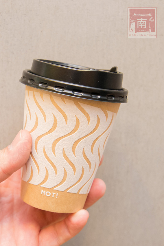 【台南東區】銅板價茶奶酥吐司麵包｜手沖無農藥茶飲｜茶湯頭鍋燒意麵｜添加高大的古早味奶茶｜德安百貨輕食鍋燒飲品｜提供內用及外送平台外送~台南淬自然 - 南人幫