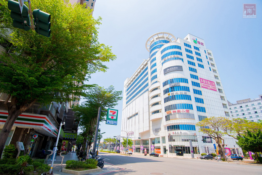 【台南東區】銅板價茶奶酥吐司麵包｜手沖無農藥茶飲｜茶湯頭鍋燒意麵｜添加高大的古早味奶茶｜德安百貨輕食鍋燒飲品｜提供內用及外送平台外送~台南淬自然 - 南人幫