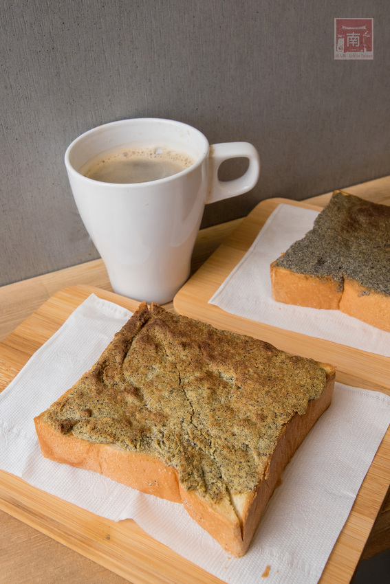 【台南東區】銅板價茶奶酥吐司麵包｜手沖無農藥茶飲｜茶湯頭鍋燒意麵｜添加高大的古早味奶茶｜德安百貨輕食鍋燒飲品｜提供內用及外送平台外送~台南淬自然 - 南人幫