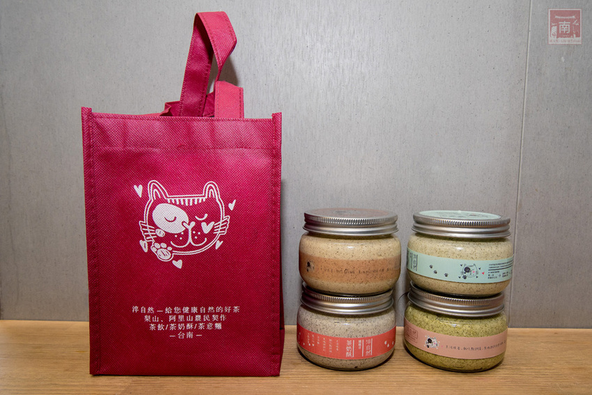 【台南東區】銅板價茶奶酥吐司麵包｜手沖無農藥茶飲｜茶湯頭鍋燒意麵｜添加高大的古早味奶茶｜德安百貨輕食鍋燒飲品｜提供內用及外送平台外送~台南淬自然 - 南人幫