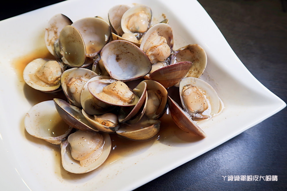 新竹城隍廟宵夜美食！蛤蜊控看過來，姓徐的客人點主食可折三十元