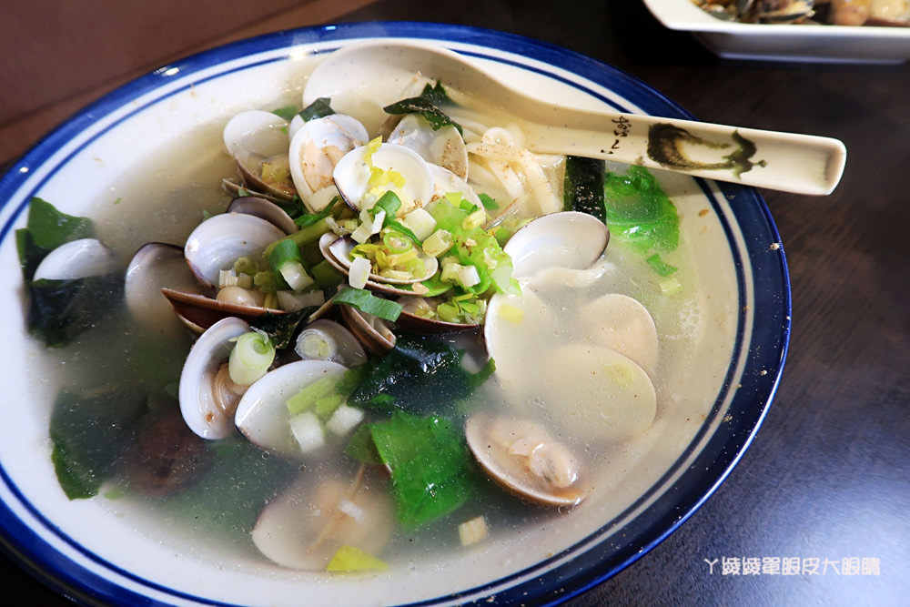 新竹城隍廟宵夜美食!蛤蜊控看過來,姓徐的客人點主食可折三十元