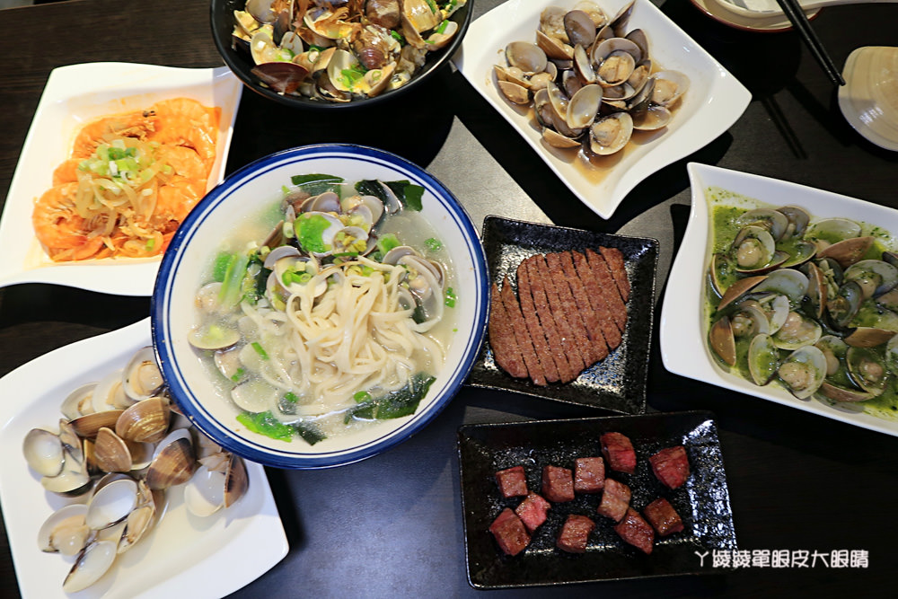 新竹城隍廟宵夜美食！蛤蜊控看過來，姓徐的客人點主食可折三十元