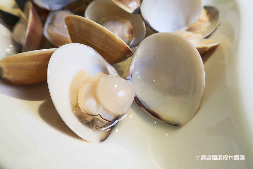 新竹城隍廟宵夜美食！蛤蜊控看過來，姓徐的客人點主食可折三十元