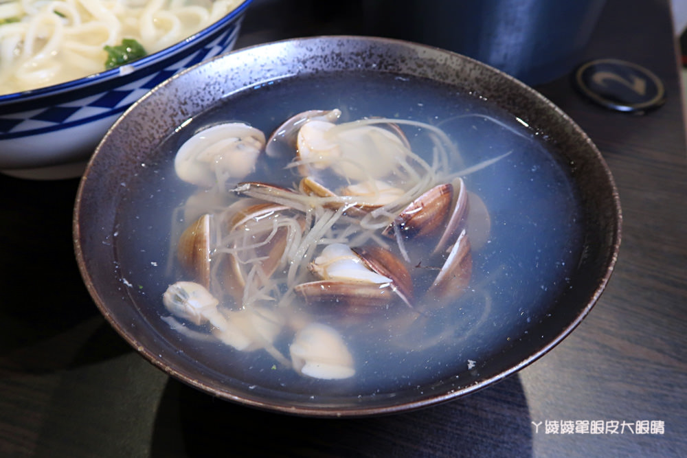 新竹城隍廟宵夜美食!蛤蜊控看過來,姓徐的客人點主食可折三十元