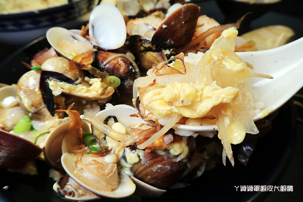 新竹城隍廟宵夜美食！蛤蜊控看過來，姓徐的客人點主食可折三十元