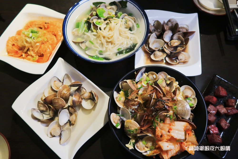 新竹城隍廟宵夜美食！蛤蜊控看過來，姓徐的客人點主食可折三十元