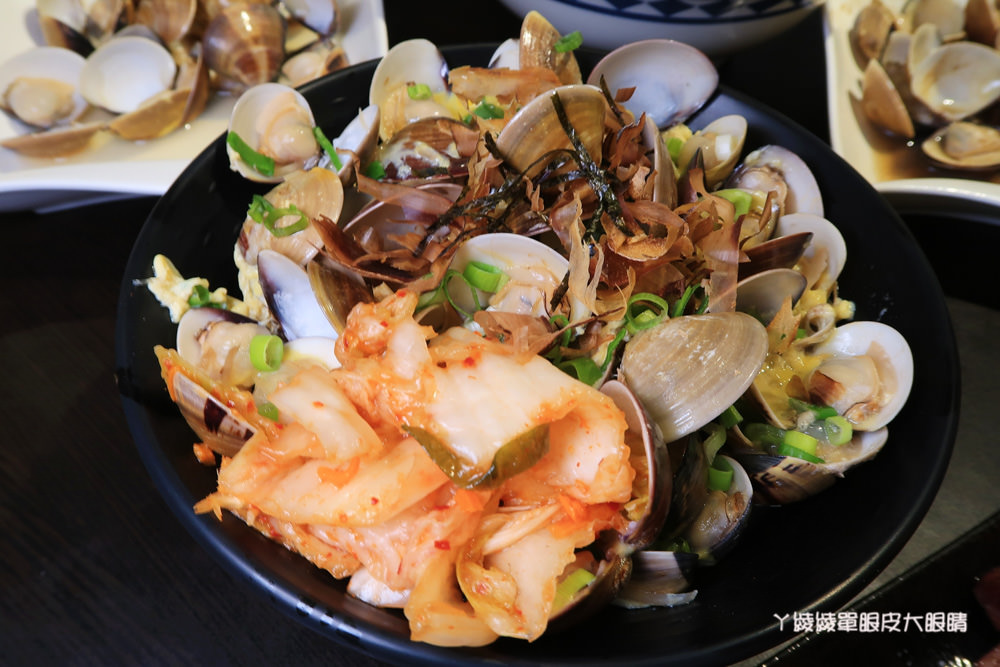 新竹城隍廟宵夜美食！蛤蜊控看過來，姓徐的客人點主食可折三十元