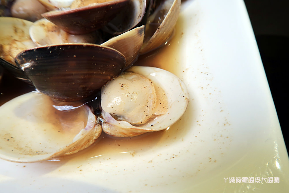 新竹城隍廟宵夜美食!蛤蜊控看過來,姓徐的客人點主食可折三十元