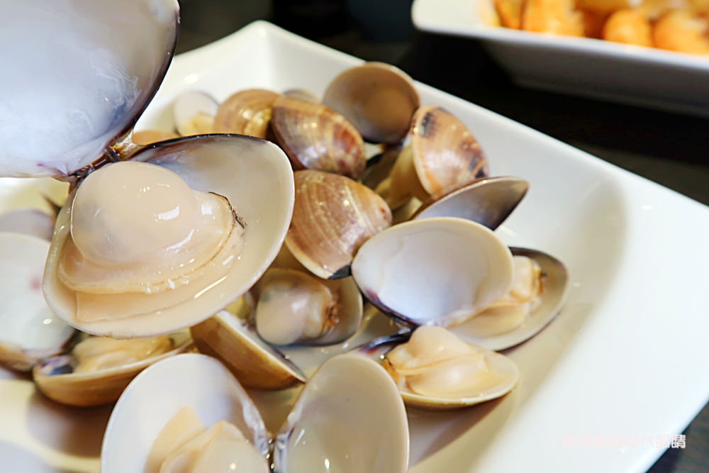 新竹城隍廟宵夜美食！蛤蜊控看過來，姓徐的客人點主食可折三十元