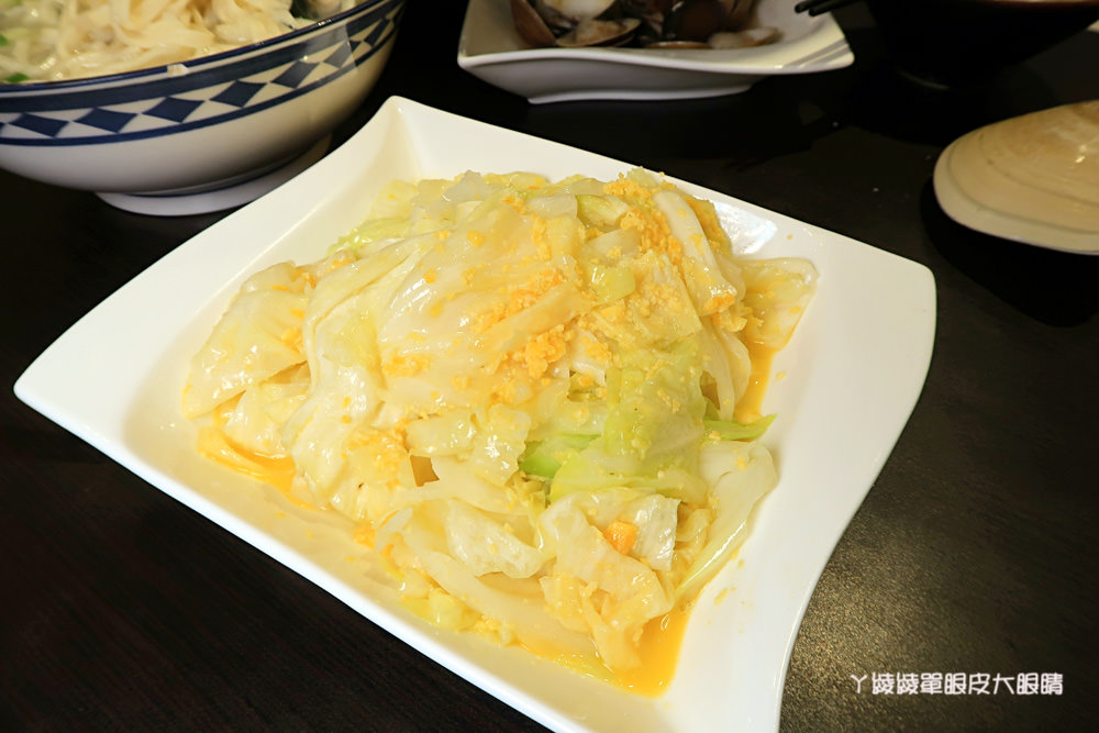 新竹城隍廟宵夜美食！蛤蜊控看過來，姓徐的客人點主食可折三十元