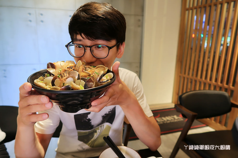 新竹城隍廟宵夜美食！蛤蜊控看過來，姓徐的客人點主食可折三十元