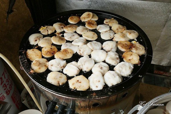 上崙早餐肉粿：【台南美食】一天只營業五小時的人氣早餐店！糙米漿蛋餅獨門吃法好新鮮：上崙早餐肉粿