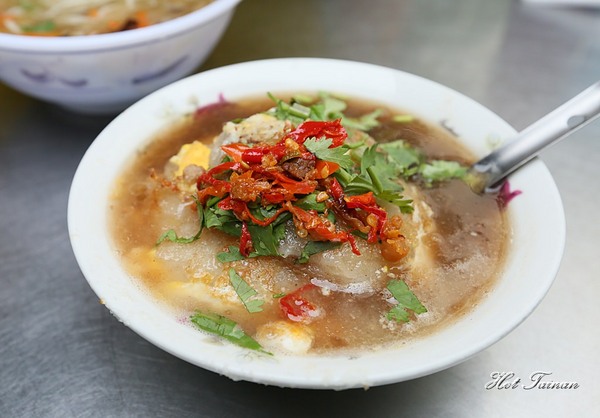 上崙早餐肉粿：【台南美食】一天只營業五小時的人氣早餐店！糙米漿蛋餅獨門吃法好新鮮：上崙早餐肉粿