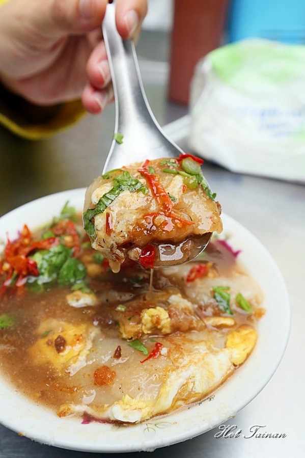 上崙早餐肉粿：【台南美食】一天只營業五小時的人氣早餐店！糙米漿蛋餅獨門吃法好新鮮：上崙早餐肉粿