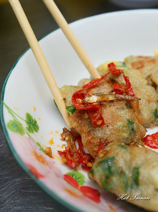 上崙早餐肉粿：【台南美食】一天只營業五小時的人氣早餐店！糙米漿蛋餅獨門吃法好新鮮：上崙早餐肉粿