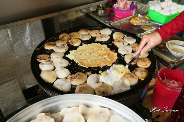 上崙早餐肉粿：【台南美食】一天只營業五小時的人氣早餐店！糙米漿蛋餅獨門吃法好新鮮：上崙早餐肉粿
