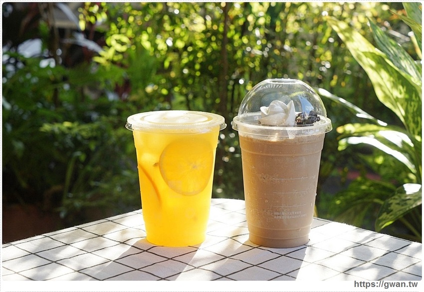 馥漫新品小蛋糕，百元有找，月底前加購飲料再半價