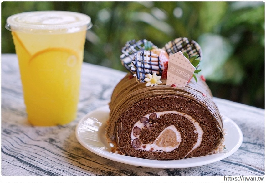 馥漫新品小蛋糕，百元有找，月底前加購飲料再半價